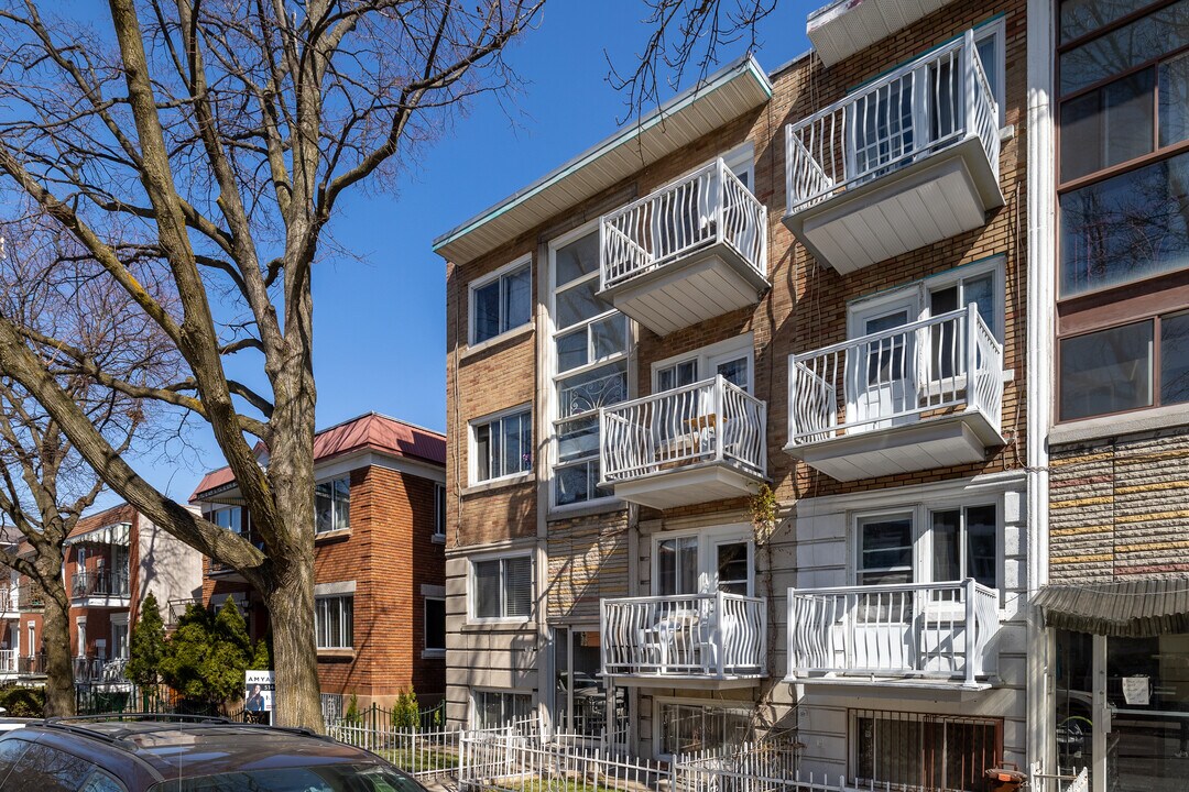 7815 D'outremont in Montréal, QC - Building Photo