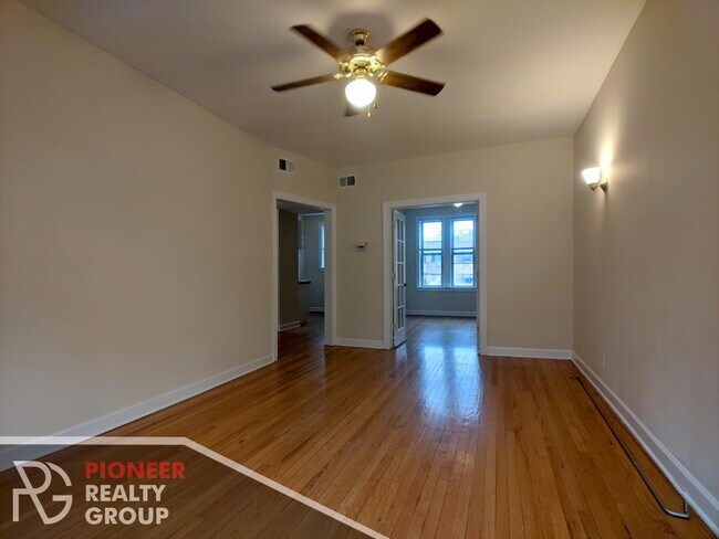 540 W Aldine Ave, Unit 560-1N in Chicago, IL - Foto de edificio - Building Photo