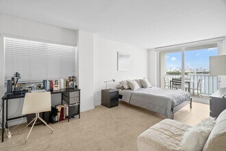 1228 West Ave in Miami Beach, FL - Foto de edificio - Building Photo