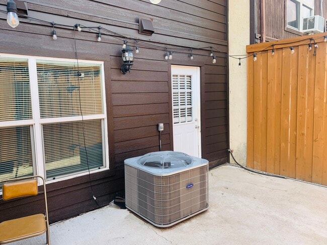 240 Rolling Hills Pl in Lancaster, TX - Building Photo - Building Photo