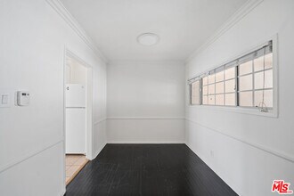 1051 S Holt Ave in Los Angeles, CA - Building Photo - Building Photo