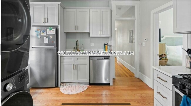 247 L St, Unit 2 in Boston, MA - Building Photo - Building Photo