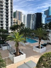 1050 Brickell Ave in Miami, FL - Building Photo - Building Photo