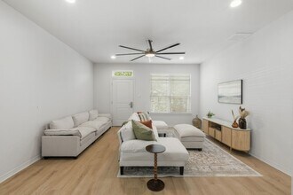 228 Richards St in College Station, TX - Building Photo - Building Photo