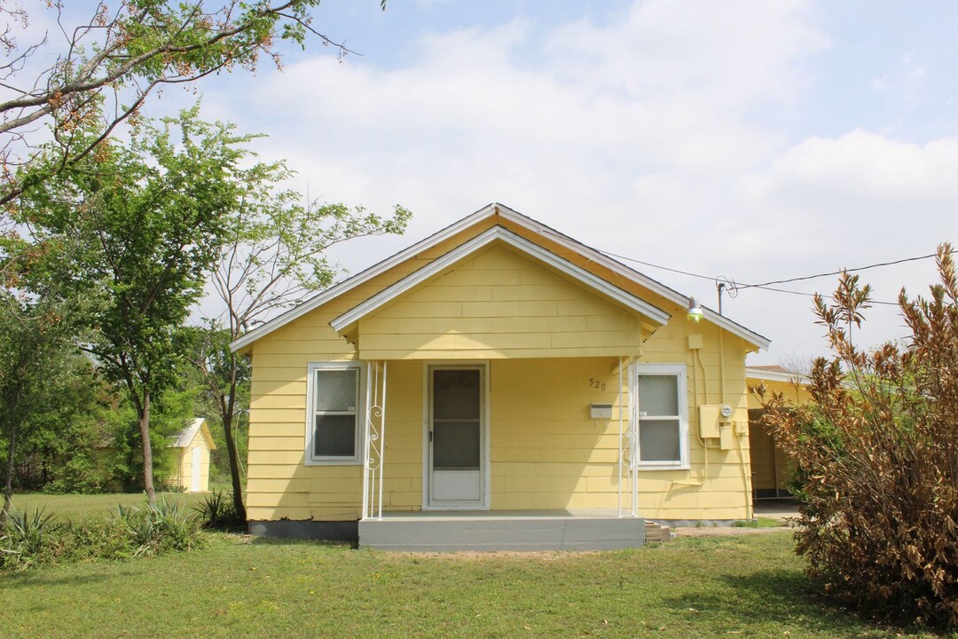 520 E 10th Ave in Belton, TX - Building Photo