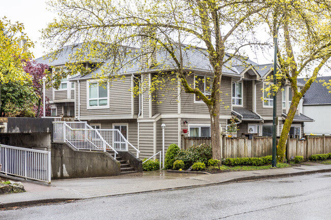 849 Tobruck Av in North Vancouver, BC - Building Photo - Building Photo