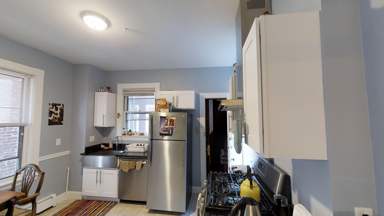 202 Harvard St, Unit 200-2 in Cambridge, MA - Building Photo