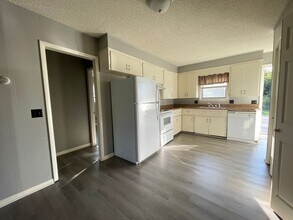 5377 S Hutchinson Ct-Unit -C5 in Battlefield, MO - Building Photo - Building Photo