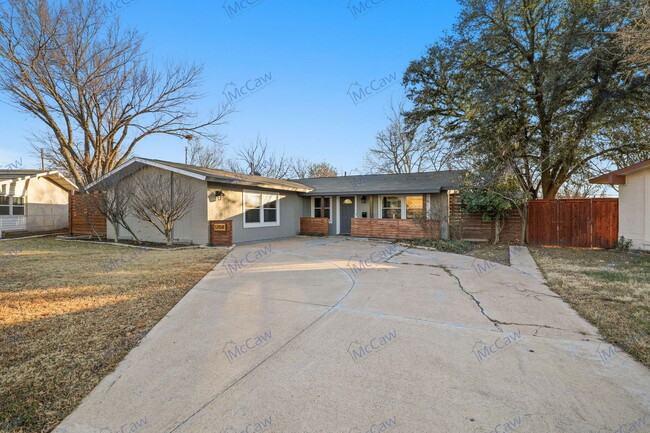 12058 High Meadow Ct in Dallas, TX - Building Photo - Building Photo