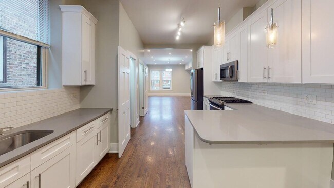1027 E Hyde Park Blvd in Chicago, IL - Building Photo - Building Photo