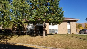 7616 69th Ave N in Minneapolis, MN - Building Photo