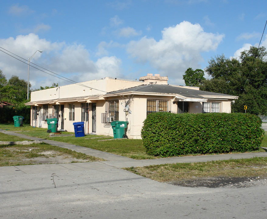 8036 NW 12th Ct in Miami, FL - Foto de edificio