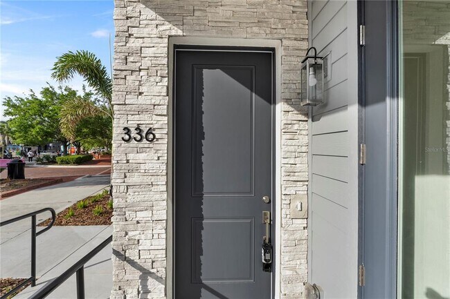 336 Center Lake Ln in Oviedo, FL - Building Photo - Building Photo