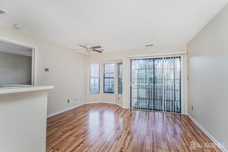 212 Blew Ct in East Brunswick, NJ - Building Photo - Building Photo