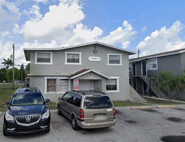 652 SW 4th St, Unit 1A