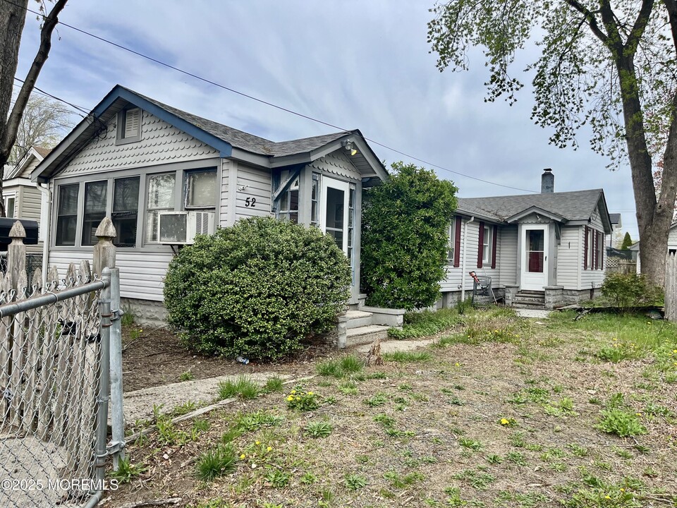 52 Shoreland Terrace in Middletown, NJ - Building Photo