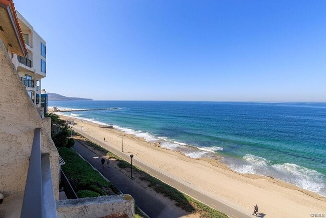 555 Esplanade, Unit 418 in Redondo Beach, CA - Foto de edificio - Building Photo