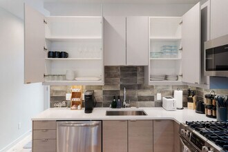 4426 Burke Ave N in Seattle, WA - Building Photo - Building Photo