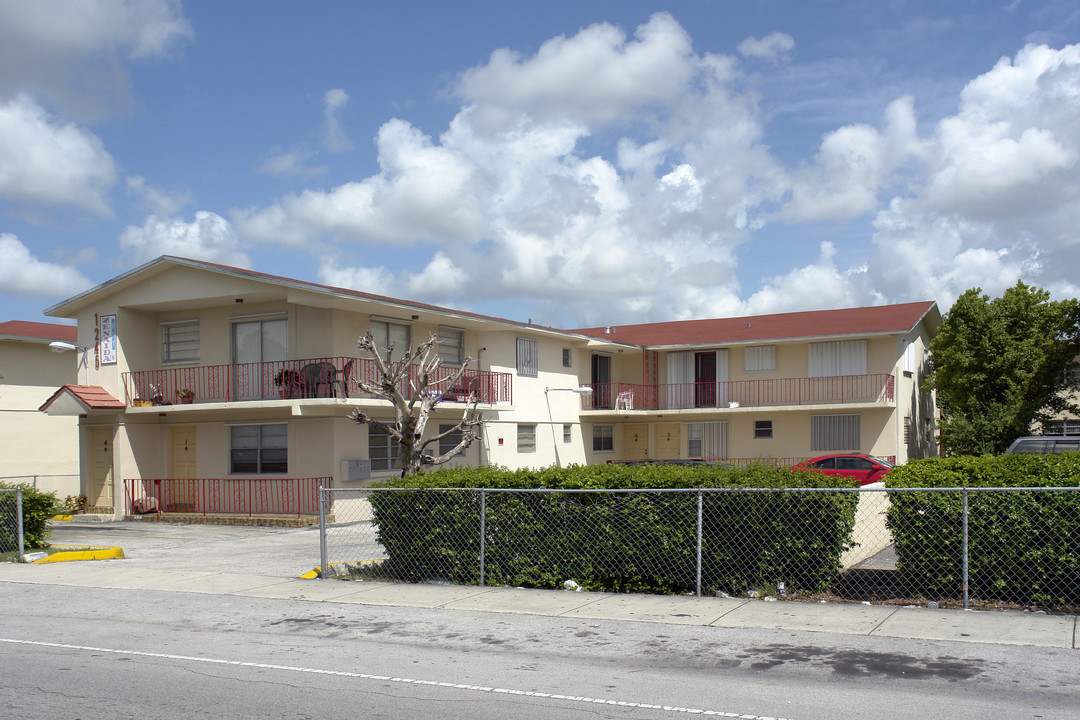 1245 W 49th Pl in Hialeah, FL - Building Photo