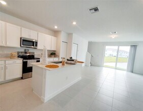 400 SE Crossoak Ln in Port St. Lucie, FL - Building Photo - Building Photo