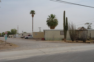 The Palms Mobile Home Park-82 Sp. in Gila Bend, AZ - Foto de edificio - Building Photo