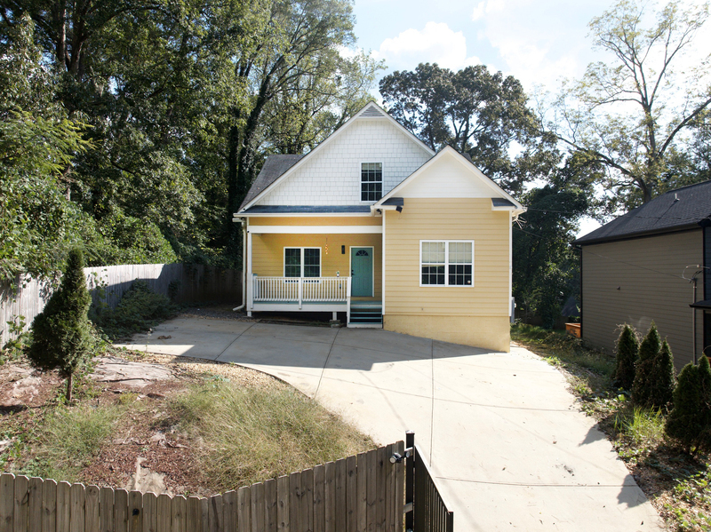 2056 Detroit Ave NW in Atlanta, GA - Foto de edificio