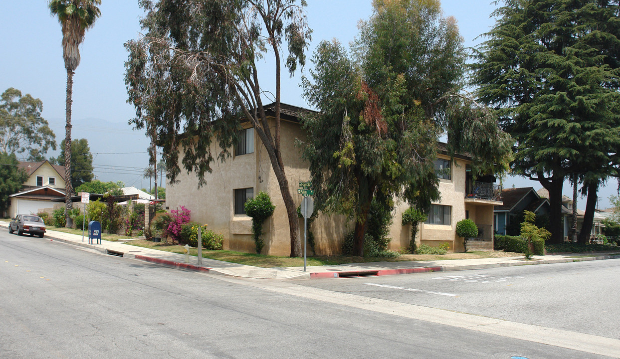 Magnolia Apartments in Monrovia, CA - Foto de edificio