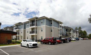 College Vue in Pensacola, FL - Foto de edificio - Building Photo