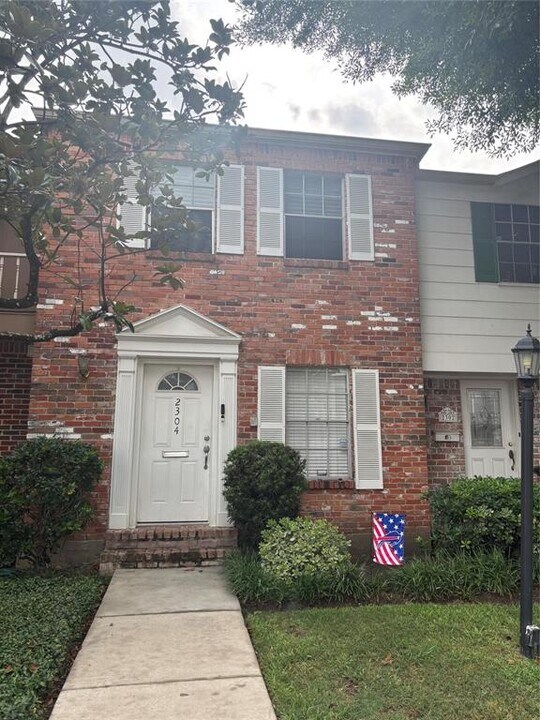 2304 Winrock Blvd in Houston, TX - Foto de edificio