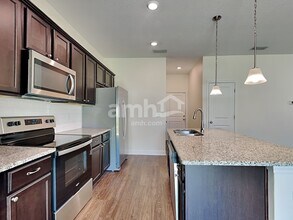 6608 Hidden Rose Pl in Riverview, FL - Foto de edificio - Building Photo