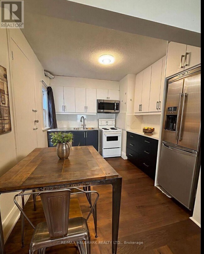 1616 Bloor St W in Toronto, ON - Building Photo - Building Photo