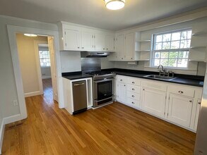 7 Berkeley Rd in Wellesley, MA - Building Photo - Building Photo