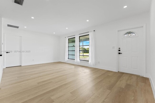 2610 NW 83rd Ave in Sunrise, FL - Building Photo - Building Photo