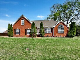 1707 Arrowhead Dr in Lebanon, TN - Building Photo