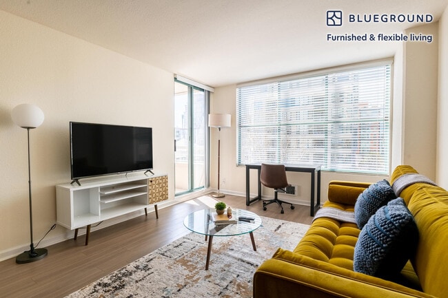 2 Townsend St in San Francisco, CA - Building Photo - Building Photo