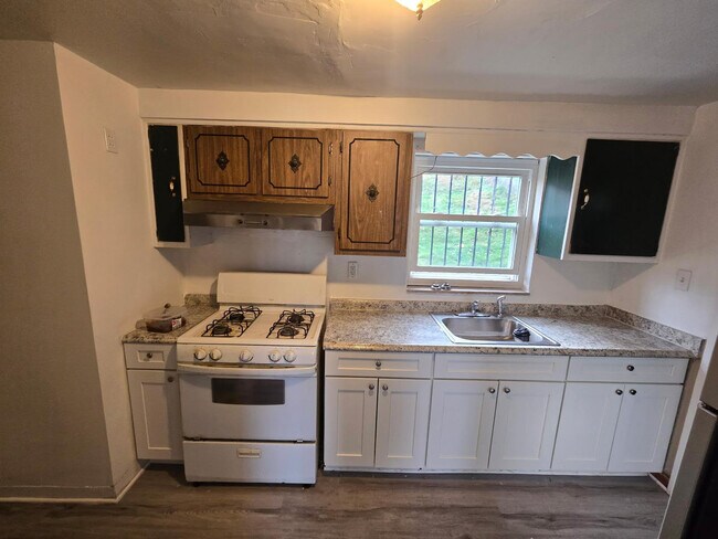 2015 Fairlawn St in Pittsburgh, PA - Building Photo - Building Photo