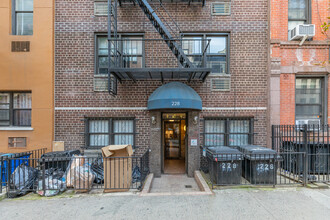 228 E 81st St in New York, NY - Building Photo - Building Photo