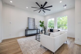 4008 Yellowstone Blvd in Houston, TX - Building Photo - Building Photo