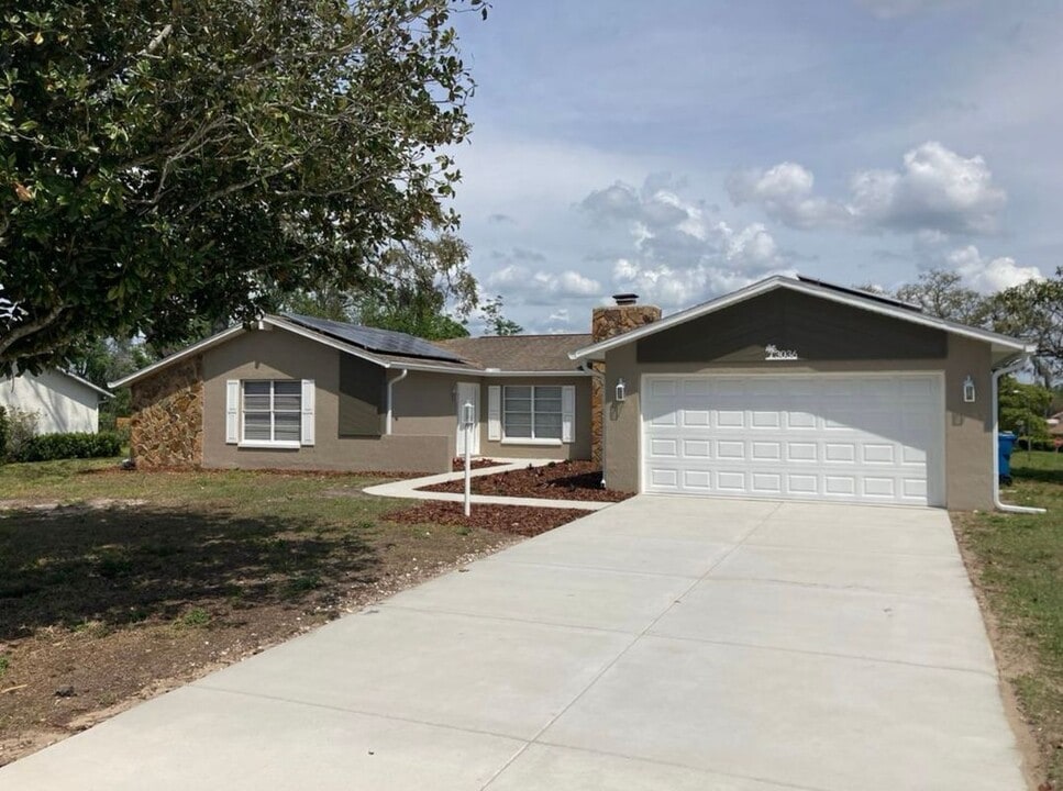 3036 Gloria Ave in Spring Hill, FL - Building Photo