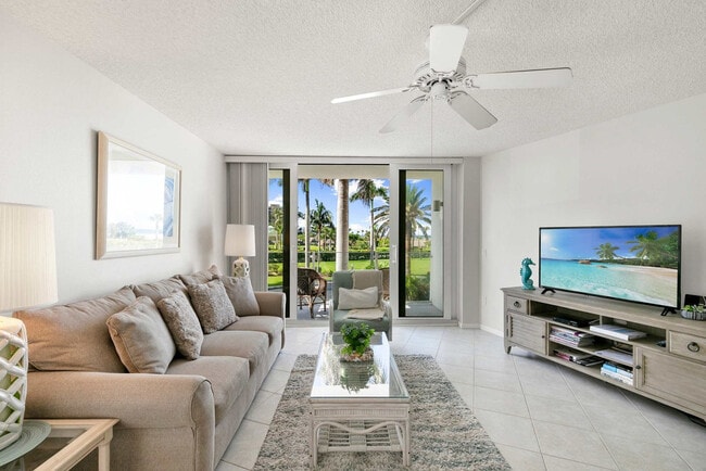 58 N Collier Blvd in Marco Island, FL - Foto de edificio - Building Photo