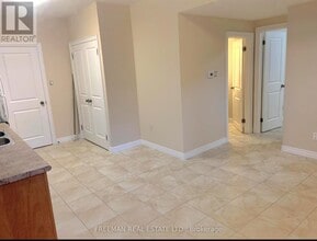 43 Roberta Dr in Toronto, ON - Building Photo - Building Photo