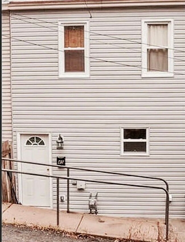 45 Sterling St in Pittsburgh, PA - Building Photo - Building Photo