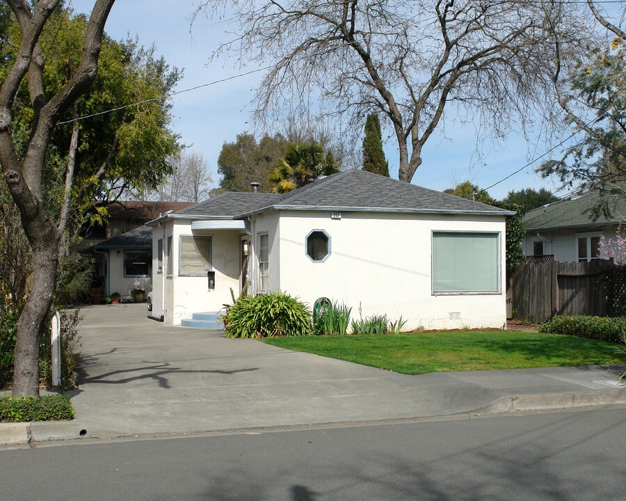 217 Benton St in Santa Rosa, CA - Building Photo