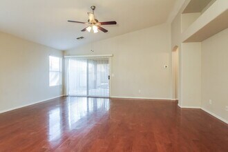 8459 W Ross Ave in Peoria, AZ - Foto de edificio - Building Photo