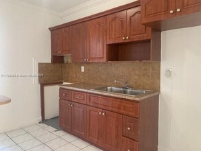 5663 Mayo St in Hollywood, FL - Foto de edificio - Building Photo