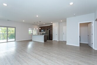The Pointe Apartments in Mukwonago, WI - Foto de edificio - Interior Photo