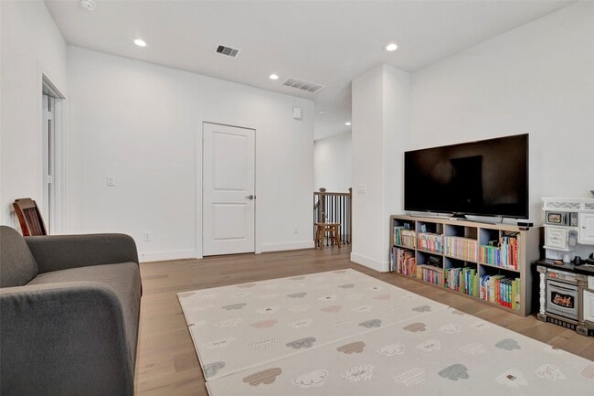 property at 8706 Ojeman Crk Ln