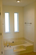 1326 Prairie Wind Blvd in Stephenville, TX - Foto de edificio - Building Photo