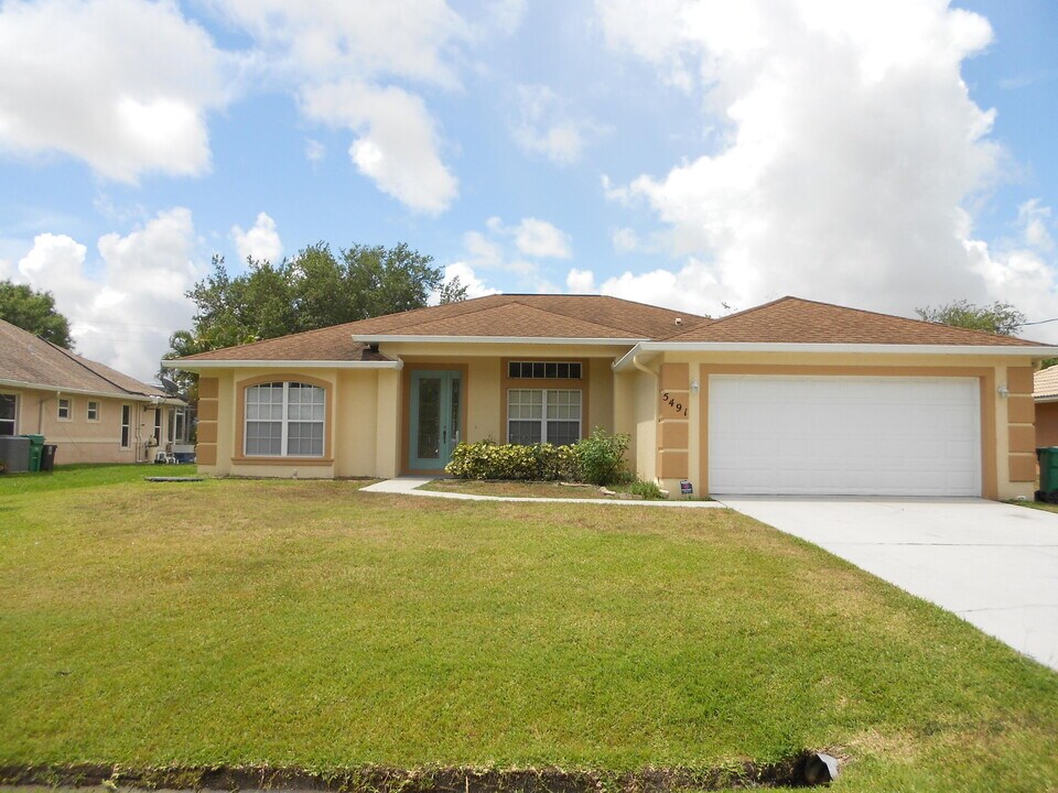 5491 NW Dabney Ct in Port St. Lucie, FL - Building Photo