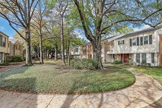 12921 Trail Hollow Dr in Houston, TX - Building Photo - Building Photo